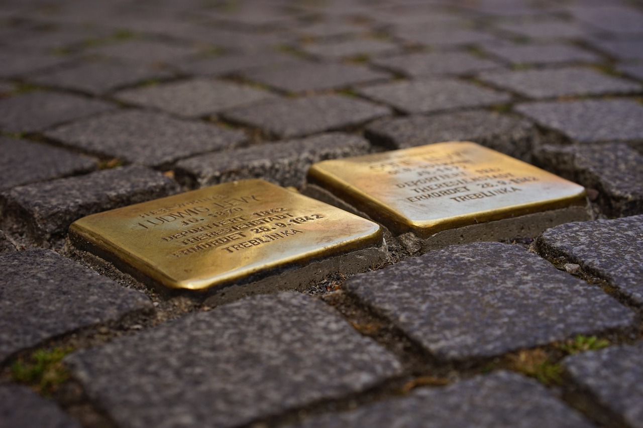 Read more about the article Acht neue Stolpersteine in St. Tönis