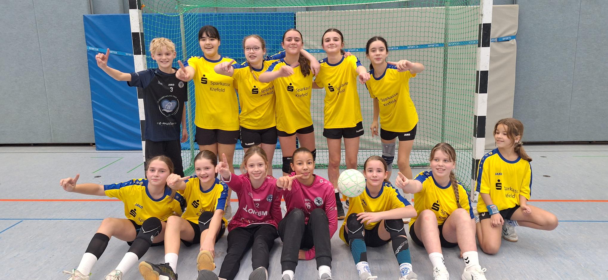 Mehr über den Artikel erfahren U-14 Handballerinnen siegen