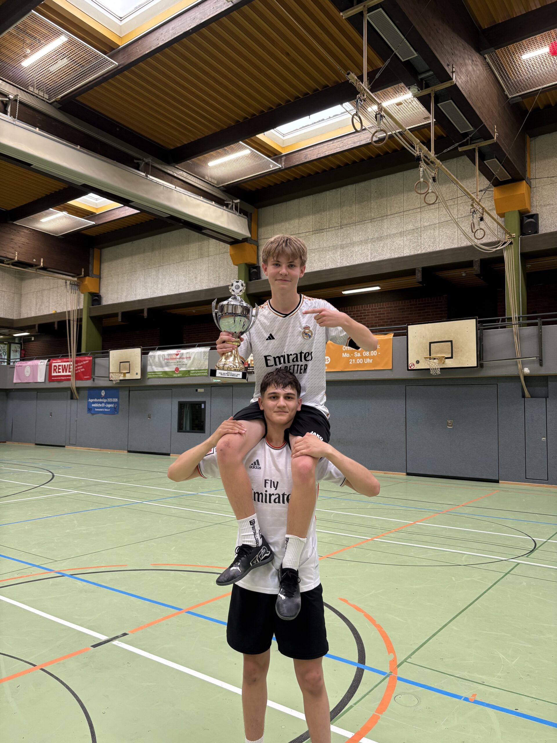 Mehr über den Artikel erfahren Mittelstufenturnier in der Sporthalle